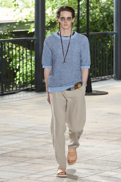 Look 17